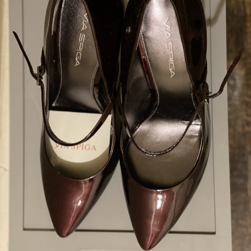 Via Spiga Burgundy Patent Leather Mary Jane Pumps/Heels, 3.5" and Size 8
